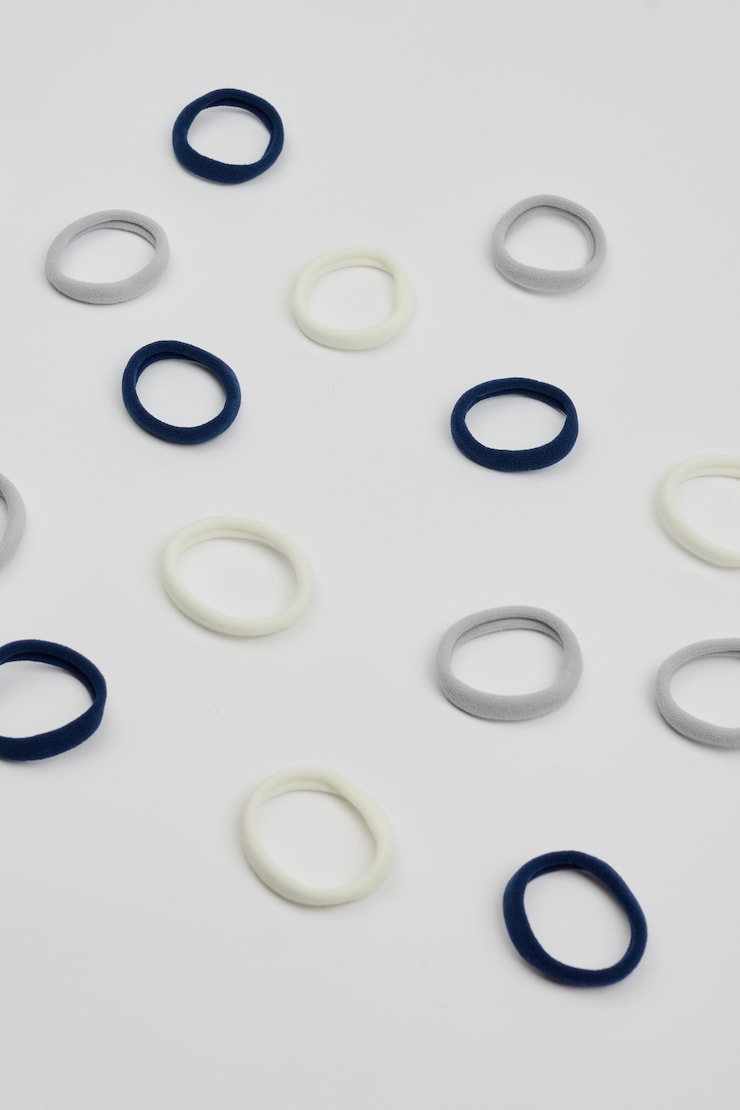 Pack of 18 Seamless Hair Elastics White - Image 3