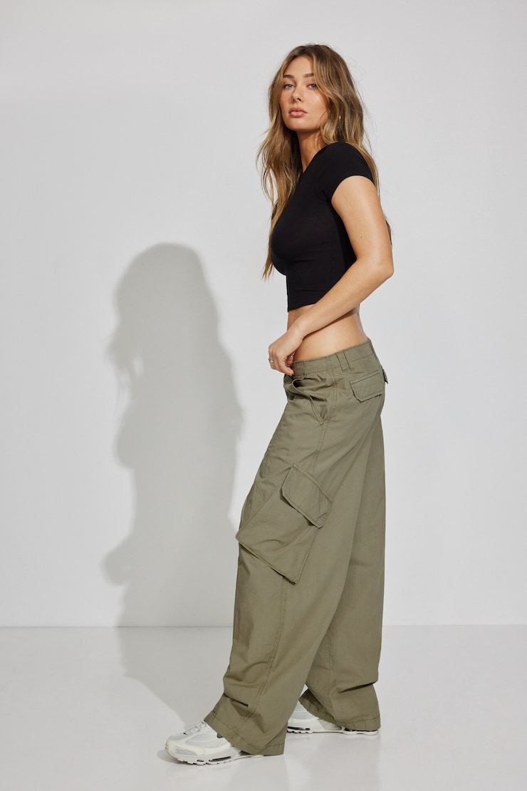 Low Rise Baggy Poplin Cargo Pants Green - Image 2